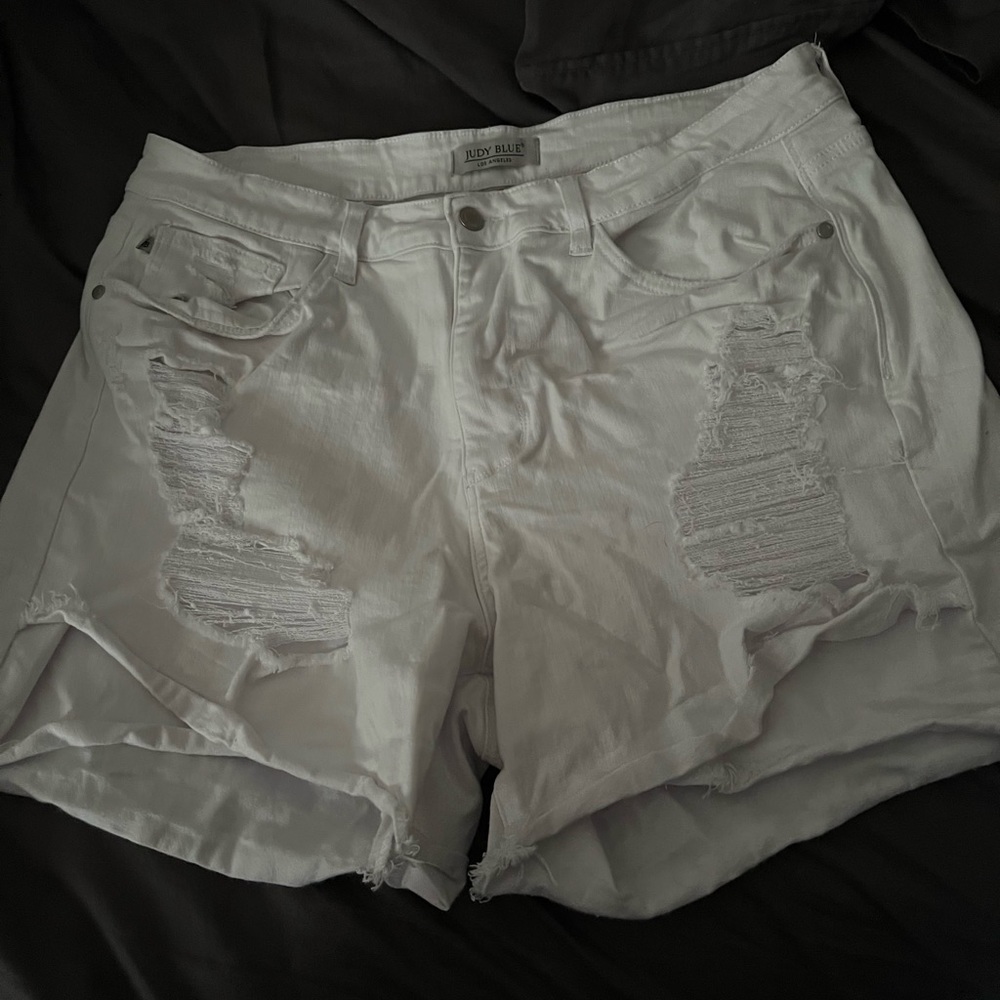 2x Judy Blue shorts white and distressed
